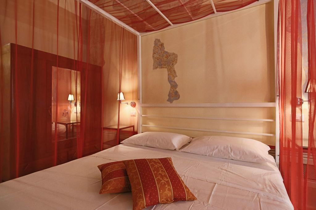 Uffizi Harmony Bed & Breakfast Florence Room photo